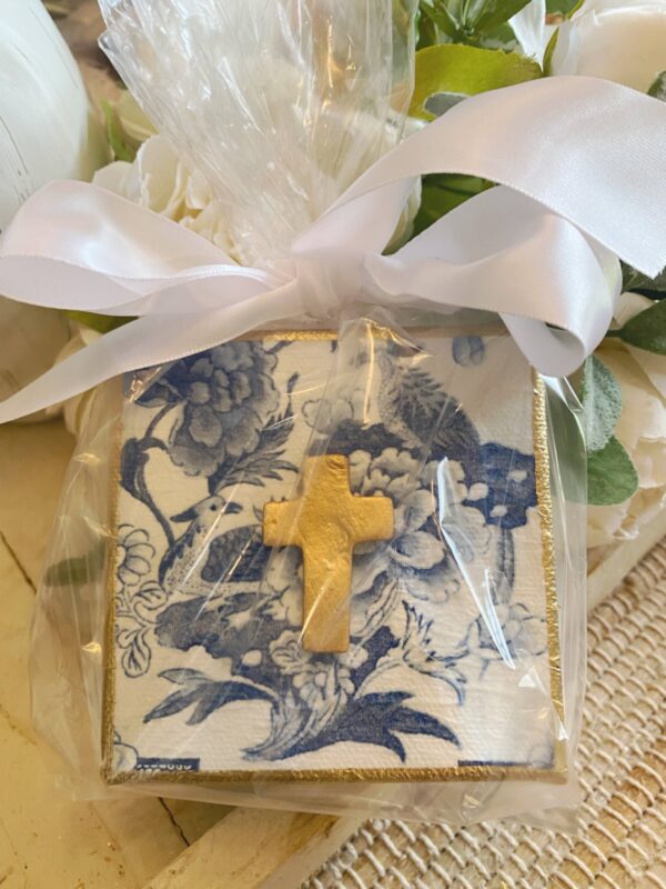 Rouge 225 - Chinoiserie Gold Gilded Cross Canvas Art